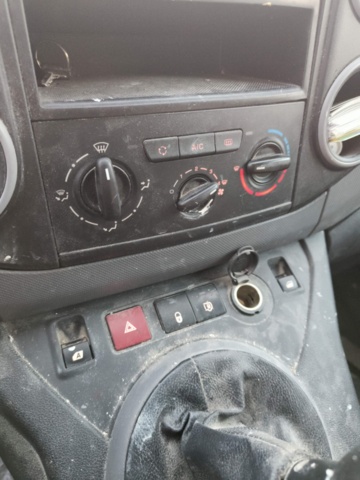 1401265-59 Citroën Berlingo 1.6 HDiF -2015 Reparationsobjekt