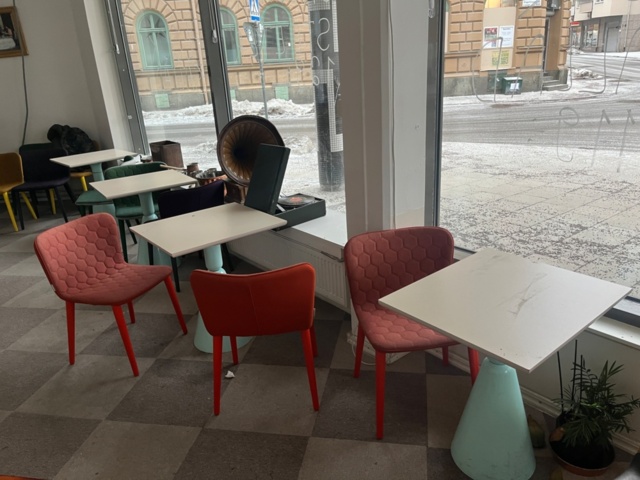 1424053-4 Restaurangbord 12 st och stolar 24 st