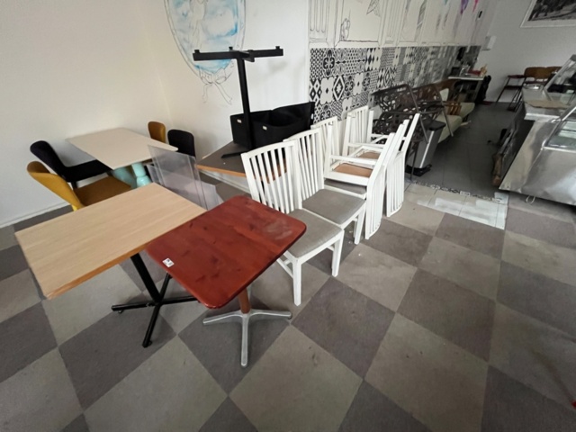 1424054-1 Parti blandat möblemang - Stolar, bord, soffor, m.m.