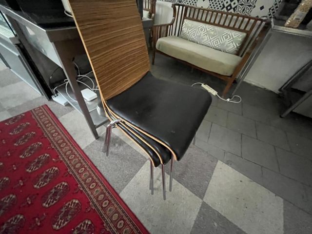 1424054-7 Parti blandat möblemang - Stolar, bord, soffor, m.m.