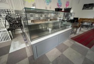 1424055 Displaykyl med glasmonter, kylfack och marmorbänk