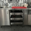 1424057-2 Rostfri diskkbänk med lådor och arbetsyta