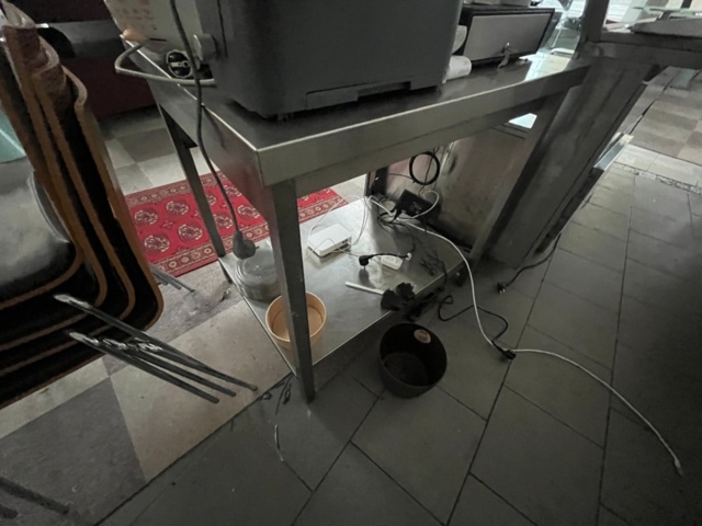 1424057-6 Rostfri diskkbänk med lådor och arbetsyta