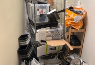 1424062 Förråd med innehåll - Kantiner, bleck, kastruller, m.m.