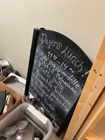 1424062-3 Förråd med innehåll - Kantiner, bleck, kastruller, m.m.