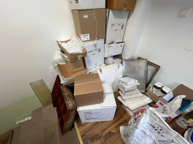 1424068-3 Lot of disposable products and consumables