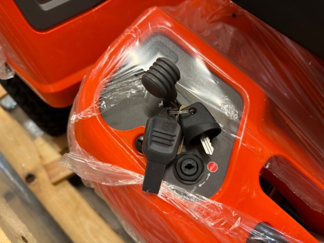 1477907-8 Ny/oanvänd åkgräsklippare - Husqvarna R 214T