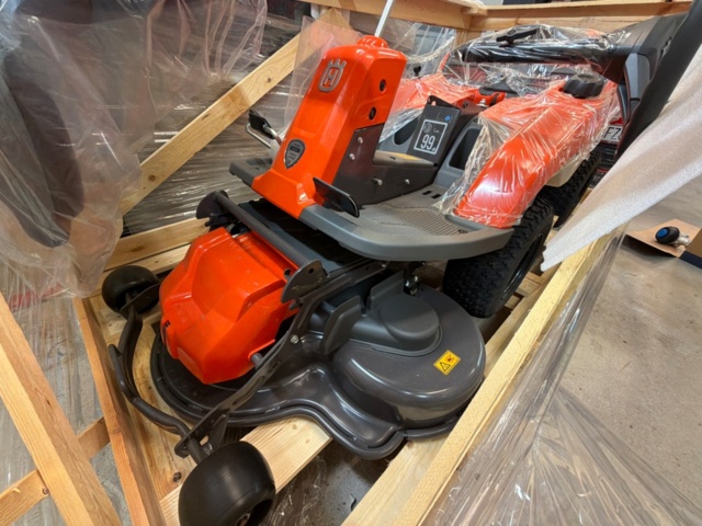 1477908-1 Ny/oanvänd åkgräsklippare - Husqvarna R 214TC