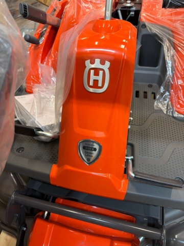 1477908-6 Ny/oanvänd åkgräsklippare - Husqvarna R 214TC