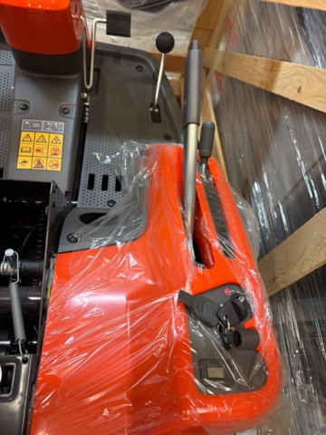 1477908-8 Ny/oanvänd åkgräsklippare - Husqvarna R 214TC