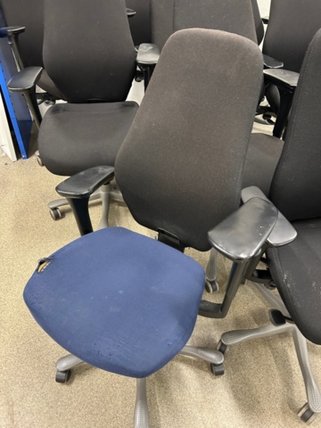 1442499-10 10 office chairs and 1 whiteboard