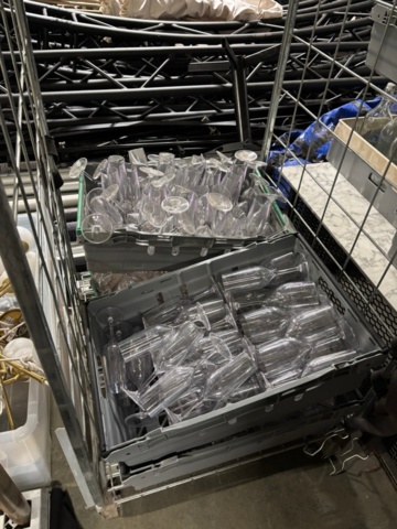 1404437-2 Plastic drinking glasses and glass bottles with clip-on caps