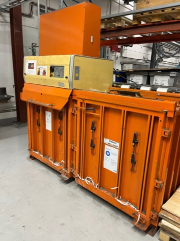 1427579-3 Komprimator / Avfallspress – Orwak 9020