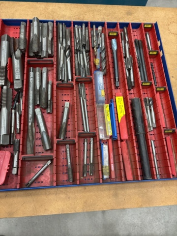 1444922-5 Sortiment gängtappar i backar – blandade dimensioner