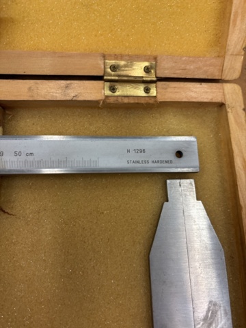 1444923-3 Verkstadsskjutmått i trälåda, ca 600 mm