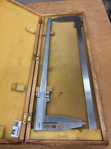 1444923-4 Verkstadsskjutmått i trälåda, ca 600 mm