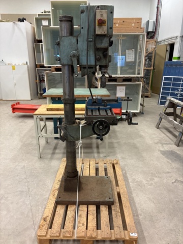 1444926-1 Pillar drilling machine Strands S68 with cross table and machine vice