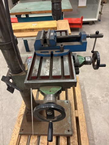 1444926-4 Pillar drilling machine Strands S68 with cross table and machine vice
