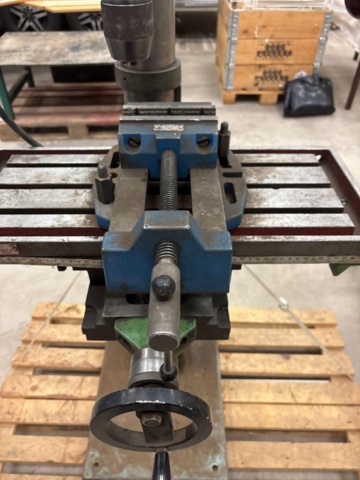 1444926-9 Pillar drilling machine Strands S68 with cross table and machine vice