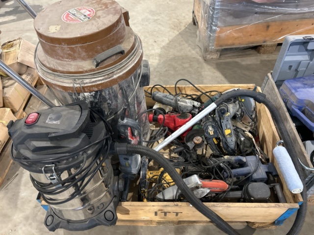 1454844-3 Samling med elhandverktyg och maskiner - 3 pallar