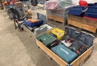 1454844 Samling med elhandverktyg och maskiner - 3 pallar