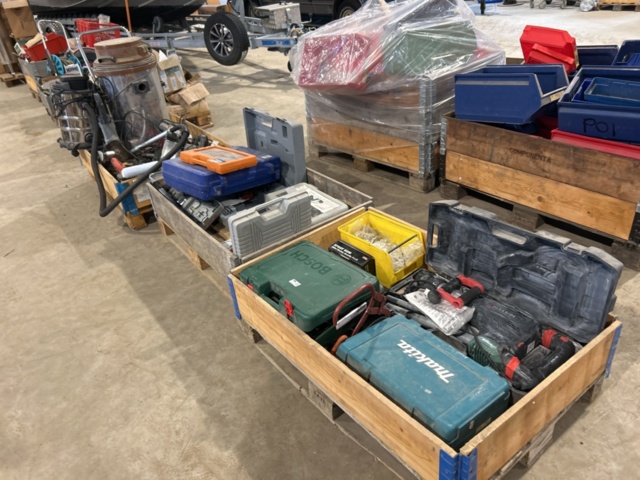 1454844-1 Samling med elhandverktyg och maskiner - 3 pallar