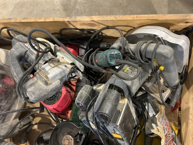 1454844-5 Samling med elhandverktyg och maskiner - 3 pallar