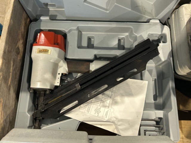 1454844-12 Samling med elhandverktyg och maskiner - 3 pallar