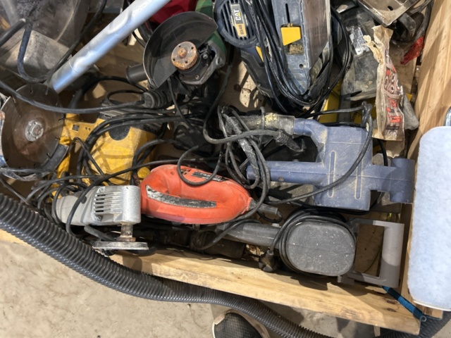 1454844-8 Samling med elhandverktyg och maskiner - 3 pallar