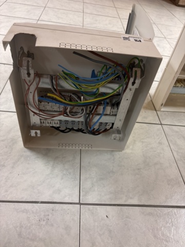 1444942-2 Demon­terade elskåp, ca 10 st