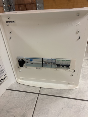 1444942-4 Demon­terade elskåp, ca 10 st