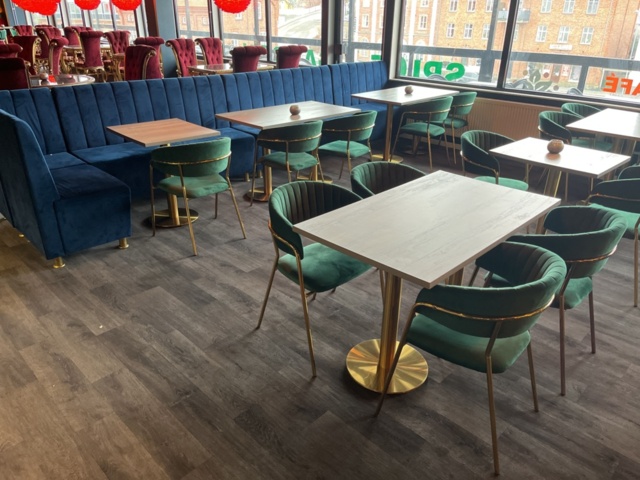 1384702-1 Restaurangmöbler - Stolar, bord, soffor