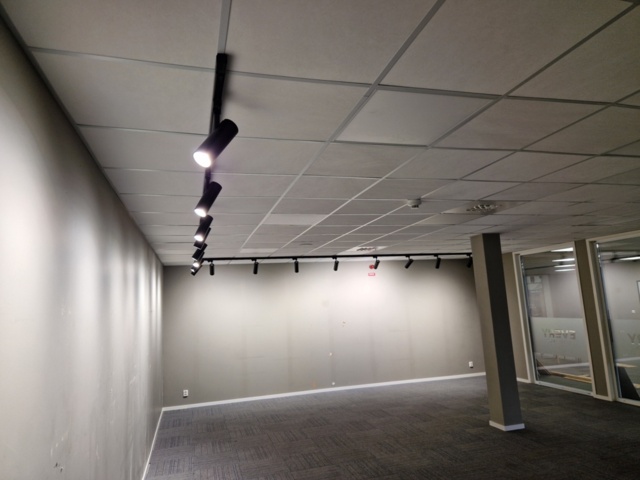 1478088-2 New/unused spotlights 20 pcs with rails