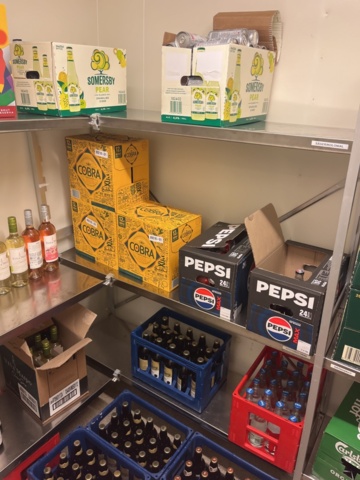 1384716-2 Parti med diverse alkoholhaltiga drycker