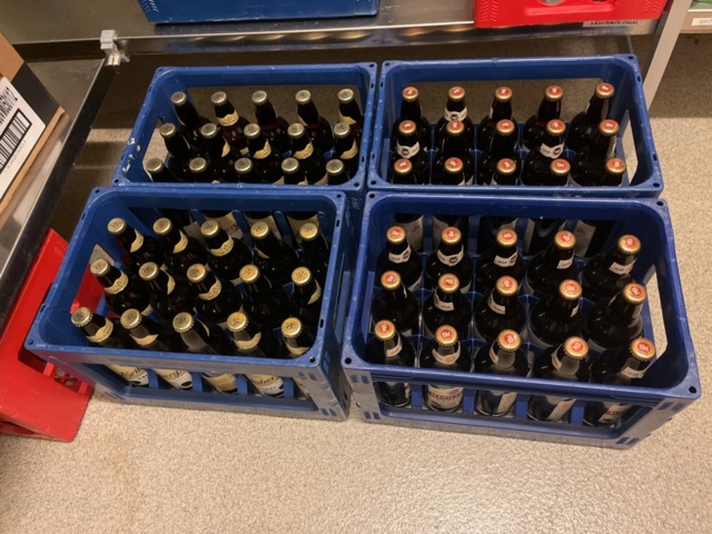 1384716-6 Parti med diverse alkoholhaltiga drycker