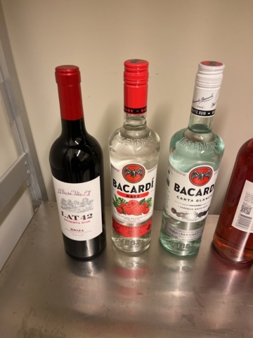 1384716-10 Parti med diverse alkoholhaltiga drycker