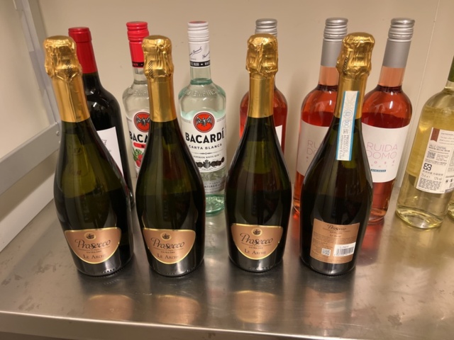 1384716-11 Parti med diverse alkoholhaltiga drycker