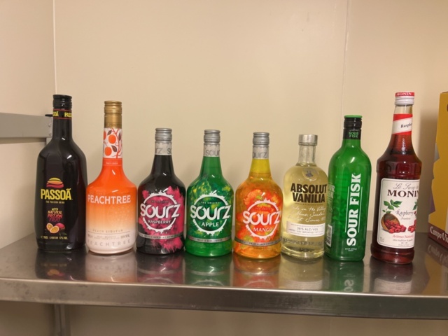 1384716-15 Parti med diverse alkoholhaltiga drycker