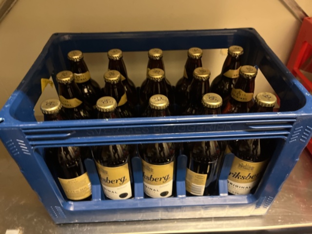 1384716-24 Parti med diverse alkoholhaltiga drycker