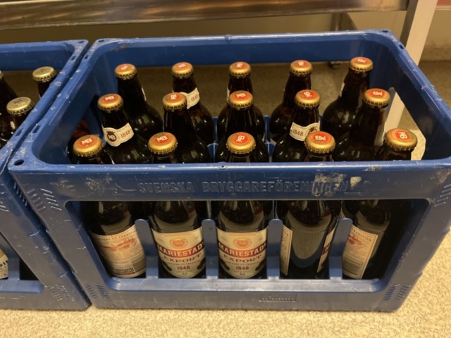 1384716-27 Parti med diverse alkoholhaltiga drycker