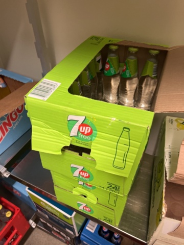 1384716-37 Parti med diverse alkoholhaltiga drycker