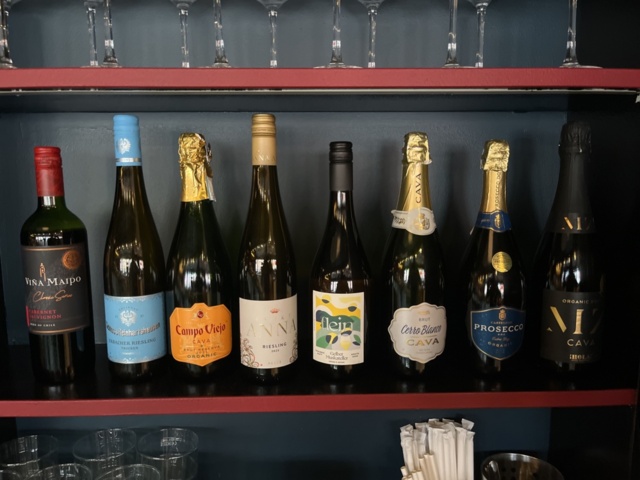 1384716-45 Parti med diverse alkoholhaltiga drycker