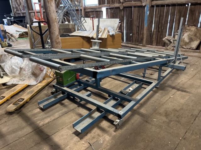 1454822-1 Height-adjustable cutting table for foam plastic including foam plastic block