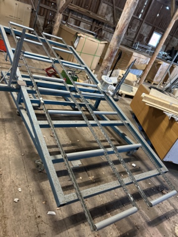 1454822-4 Height-adjustable cutting table for foam plastic including foam plastic block