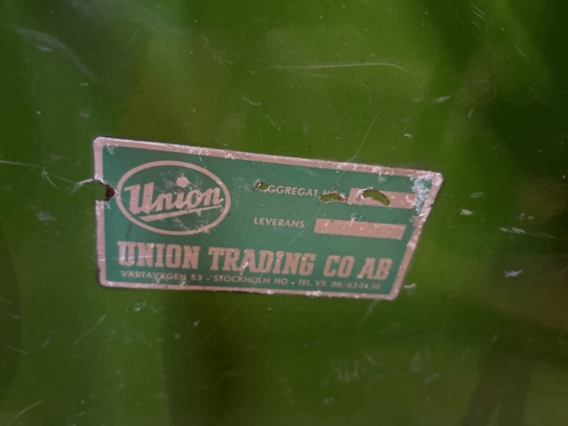 1454822-10 Height-adjustable cutting table for foam plastic including foam plastic block