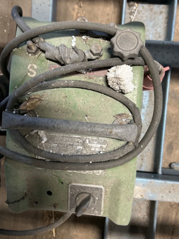 1454822-12 Height-adjustable cutting table for foam plastic including foam plastic block