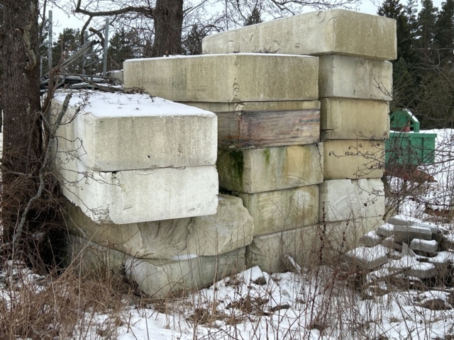 1454822-15 Height-adjustable cutting table for foam plastic including foam plastic block