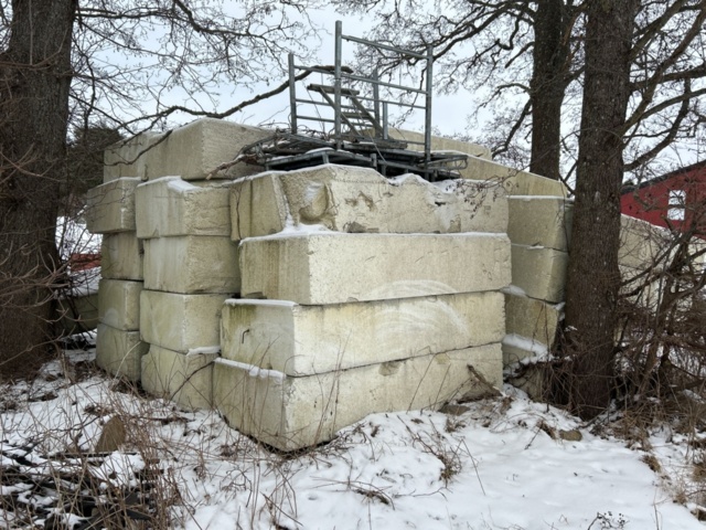 1454822-17 Height-adjustable cutting table for foam plastic including foam plastic block