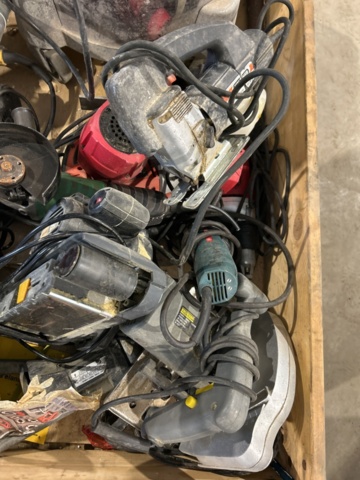 1454844-7 Samling med elhandverktyg och maskiner - 3 pallar