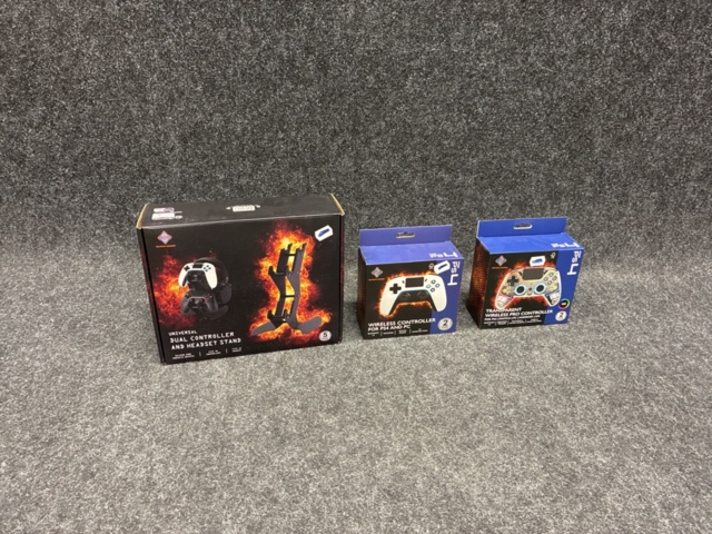 1478130-1 Handkontroller för PS4 & universalställ för handkontroller & headset, Deltaco